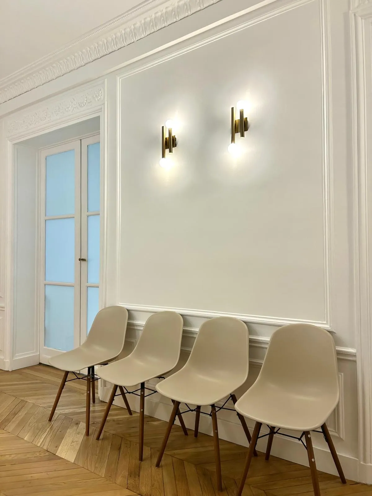 Salle d'attente du cabinet de médecine esthétique à Paris 7