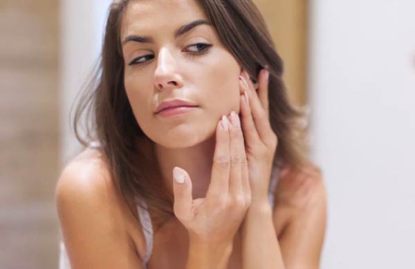 Effacer les cicatrices d’acné par la médecine esthétique